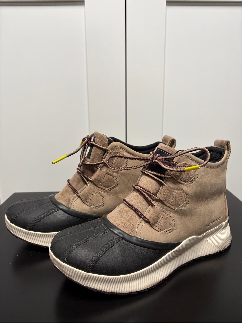 Sorel Out N About IV Classic Beige & Black Waterproof Boots - Size 7